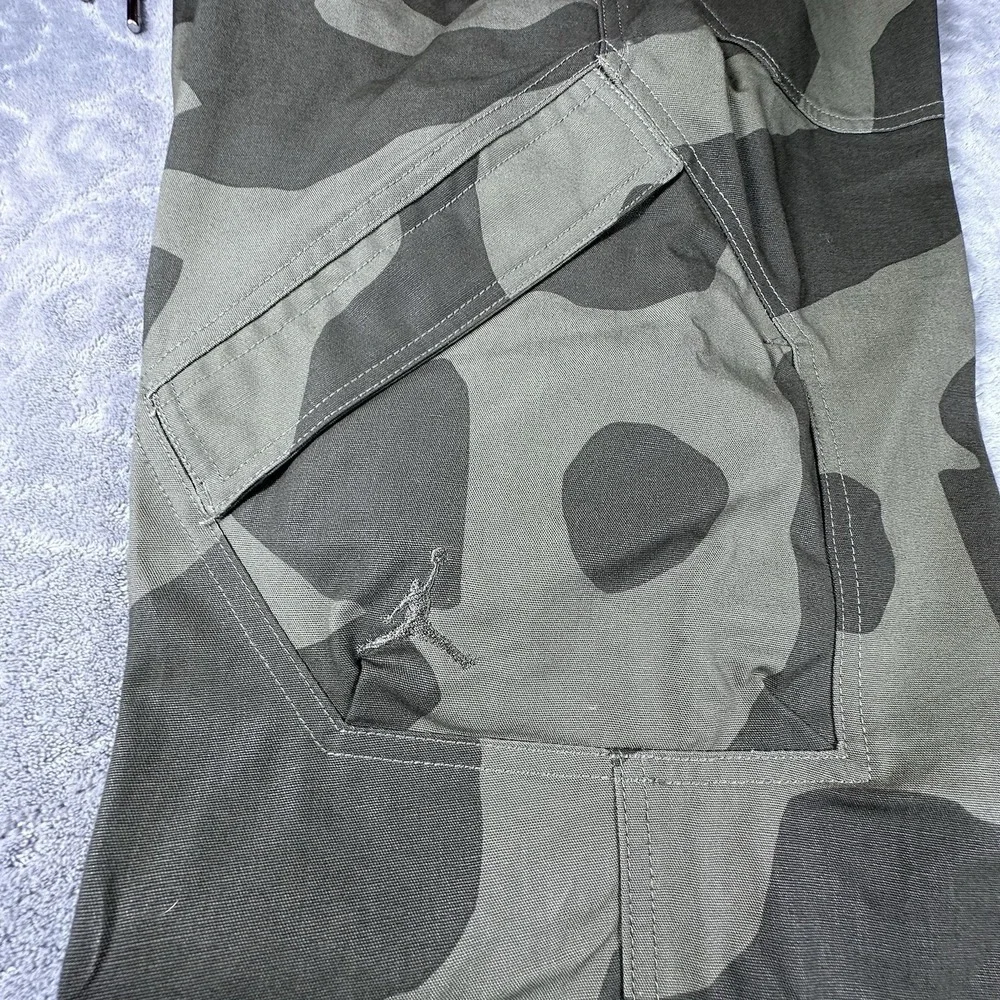 Jordan Essentials Chicago Pants Mens Medium Green Camo Utility Cargo 32x32